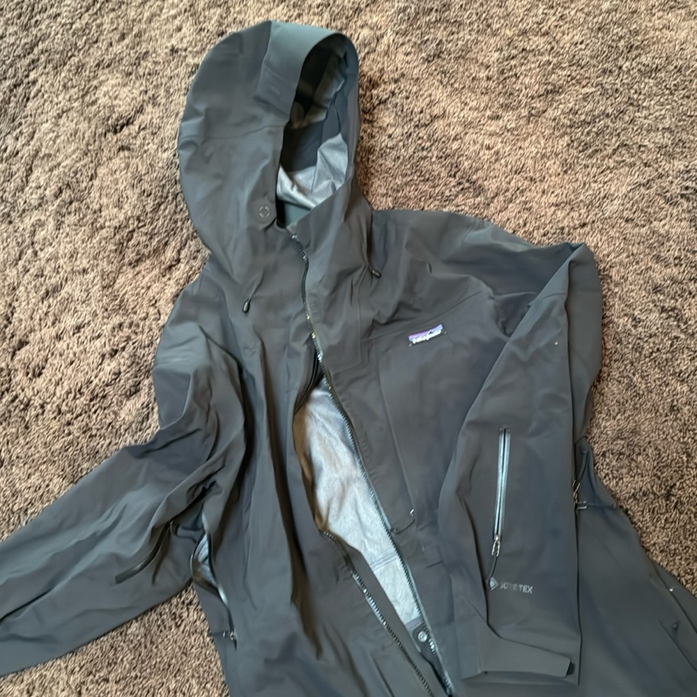 Men’s medium, black Patagonia, ski/snowboard jacket
